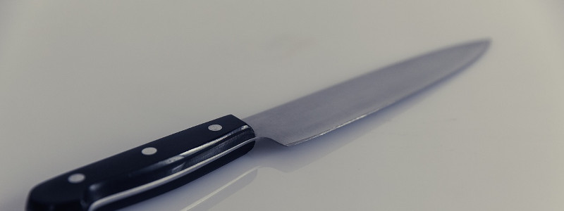 Stappare il vino con un coltello